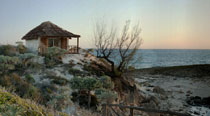 Valahantsaka resort Madagascar - Bungalow Coco exterieur au coucher du soleil